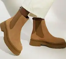 NWOT,  Chunky Chelsea Boots in Camel