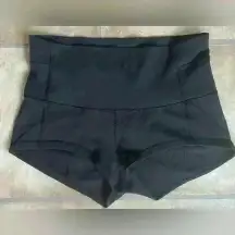 Lululemon 2.5” mini black, high rise short with back key pocket; size 10