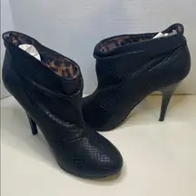 Betsey Johnson Black Snakeskin Leather Booties size 7.5