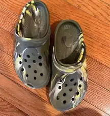 Crocs Army camo