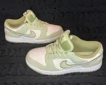 Nike Size 9.5 - Women’s Dunk Low SE Fleece - Honeydew 2022