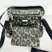 Baggallini Leopard Pocket Crossbody Purse Attached Card Coin Pouch Nylon Travel