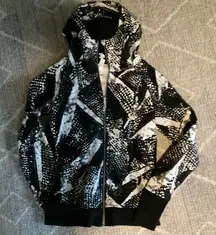 Lululemon Athletica Black and White Zip-Up scuba