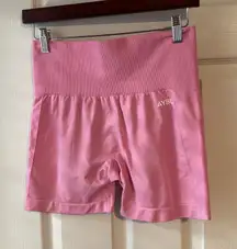 Empower seamless shorts