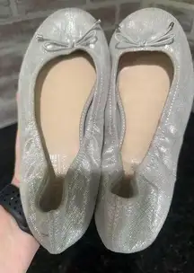 Silver Metallic Round Toe Ballet Flats with Bow Accent Size 6