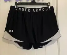 EUC | Under Armour women’s active‎ heat gear loose fit black/white shorts — med.
