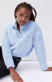 Simone Sherpa Fuzzy Henley Cropped Sweatshirt in White and Blue Size Medium