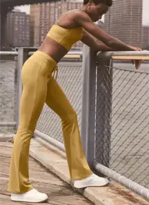 Alo Sway Bootcut Sweatpant Golden Olive Branch