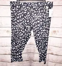 NWT Everlast Black and White Capri Leggings Size XXL