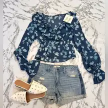 #32 NWOT Abercrombie & Fitch Long Sleeve Ruffle Floral Top in Blue