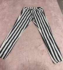 Women's/Juniors V.I.P.  Black & White Stripe Size 1/2 New I0200