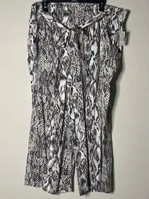 NWT Snake Print Wide Leg Lightweight Mid Rise Cropped Pants Women’s Size XL