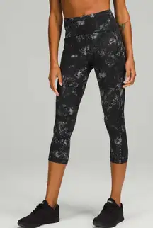 Lululemon Swift Speed High-Rise Crop 21"
Aquila Black Multi