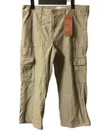 Levi's NWT  WOMENS OLIVE GREEN CARGO CAPRIS