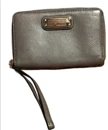 Marc Jacob’s gray leather wallet clutch silver hardware