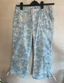 Old Navy Floral Capri Pants