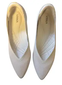 Vivaia Pointed Toe Dual Cushion City Flats White Size 40 EU 9 US Flat Pro