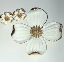 Trifari Crown  Gold Tone & Ivory Enamel Dogwood Flower Brooch & Earring Set