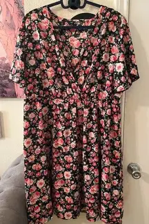 Plus Size Womens floral short sleeve midi dress size 4X (made like 3X) pre-owned