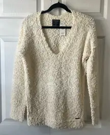 Abercrombie & Fitch Cream Fluffy V- Neck Sweater Size Medium NWT