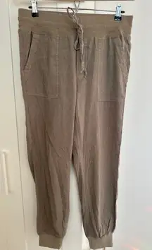 KUT from the Kloth Mirabella Crop Joggers in Olive, Size M, Like New Condition