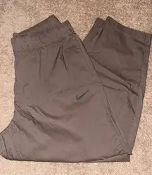 Nike Sportswear Essential Women’s High-Rise Curve Pants