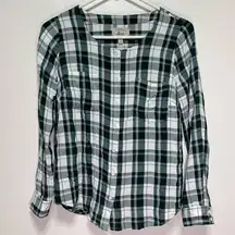 G.H. Bass & Co. Green Plaid Button Down Scoop Neck Long Sleeved Top