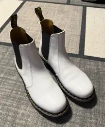 Doc Marten 2976 Smooth Leather Chelsea Boots