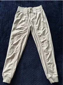 Lululemon Women’s‎ Beyond the Studio Jogger Lined Beige Size 6