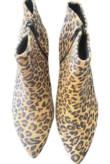 Clarks size 7 1/2 W cheetah print booties heeled