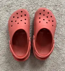 Dark red classic croc clogs women’s 8 men’s 6