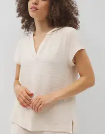 24/7 by SOMA Crinkle knit short sleeve v-neck hoodie & 5” short lounge set SMALL