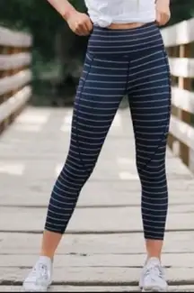 Zyia black stripe pocket light tight capris Size 6