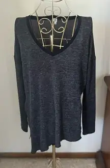 Wilfred Aritzia gray and black v neck sweater size XS