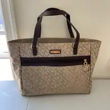 EUC Tommy Hilfiger‎ women’s brown tan gold hardware zip shoulder tote bag purse