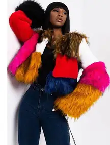 L'ATISTE  Faux Fur Cropped Coat...Sz: Large