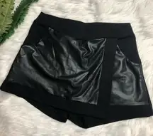 atina cristina Black Skort