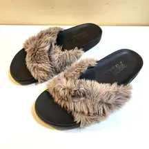 Pink by Victoria's Secret gray ferry slippers sandals fits 7/8