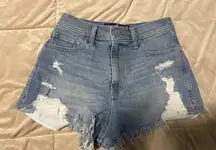 Size 1 Hollister shorts!! Super comfy, cute, and barely worn
