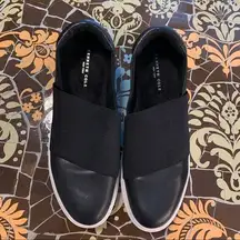 KENNETH COLE WOMEN’S LEATHER SNEAKER Sz: 10