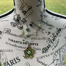 Floral Pendant Necklace And Heart‎ Earrings Set