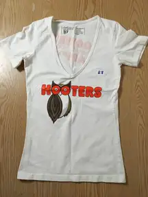 B20 #28 Hooters Girl Worn Uniform Short Sleeve Vneck T-shirt Size Xs