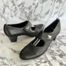 Munro Leann Black Mary Jane Super Slim Pumps 8.5 AAAA narrow