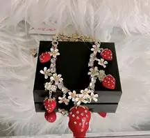 NWT! BETSEY JOHNSON FRONTAL STRAWBERRY 🍓 FLOWER NECKLACE