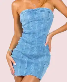 NWOT Women’s Strapless Denim Corset Mini Dress
Size: Large