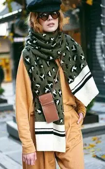 ✨Zara Green cheetah printed scarf✨