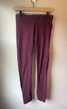 Aerie  chill & play legging in maroon, no pockets but very comfy!