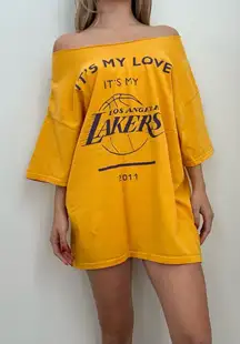 Los Angeles Lakers off the shoulde Tee