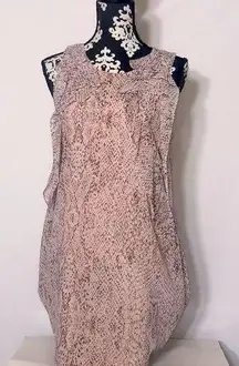 Snake print ruffled dress for spring and summer.