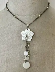 AVON – Vintage White Enamel Flower Y-Drop Necklace